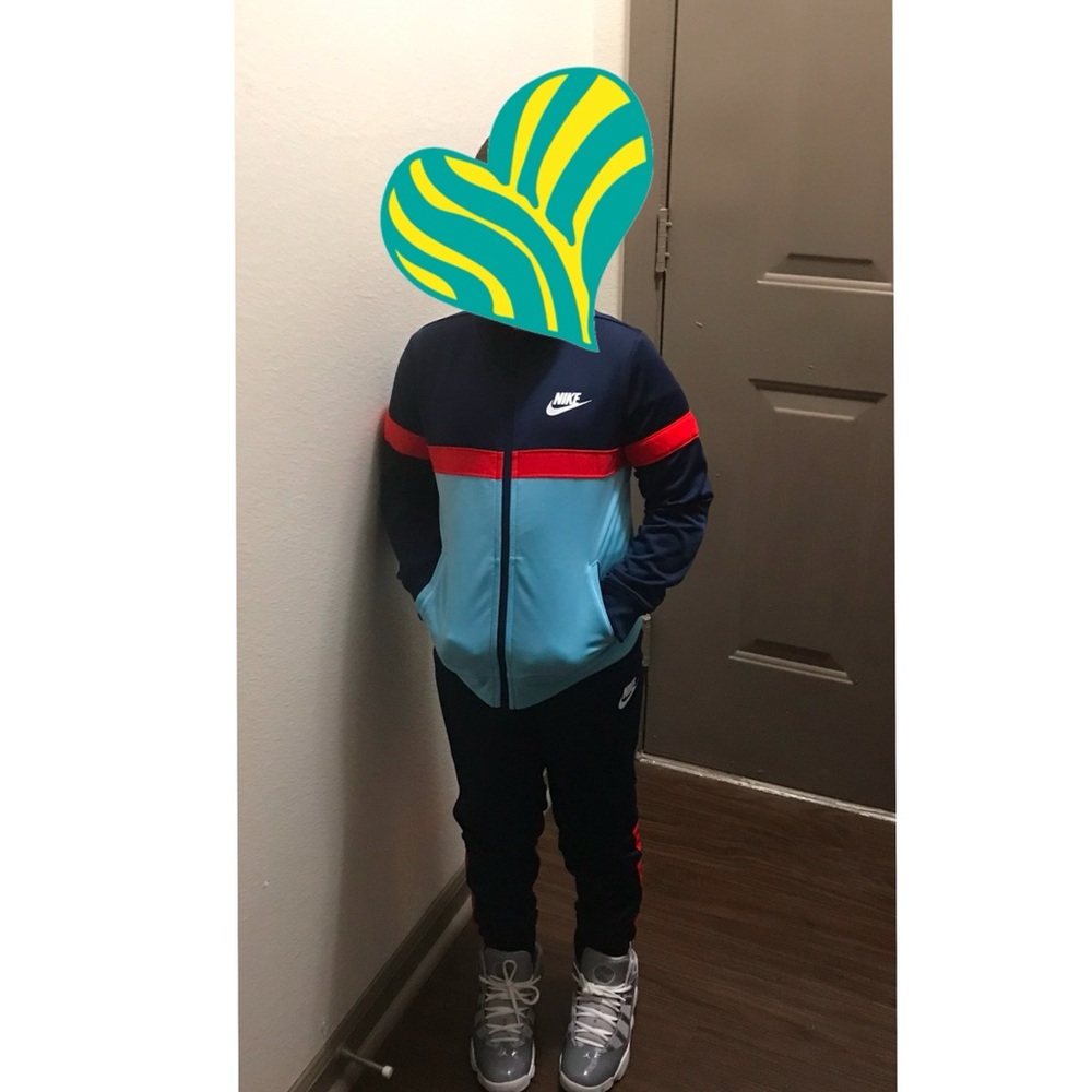 Nike Set with Color blocking - Picture 8 of 8